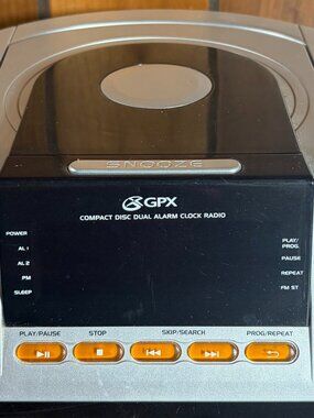 GPX CD Player AM/FM Radio Dual Alarm Clock CRCD3805 Battery Backup Tested 2005